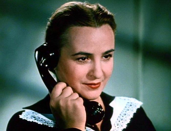 Наталья Медведева в фильме За витриной универмага