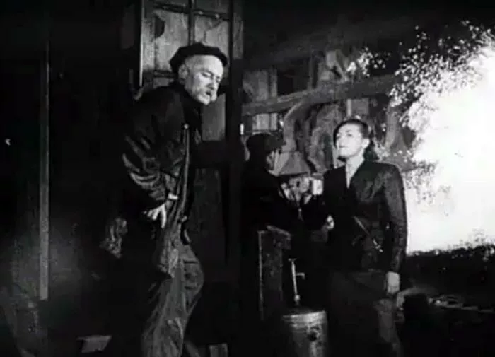 Николай Черкасов-Сергеев в фильме Непобедимые