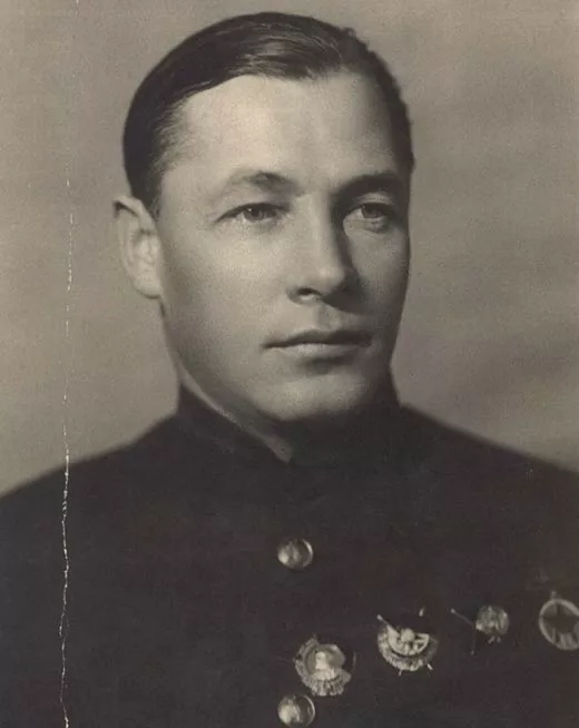 Николай Кузнецов в молодости