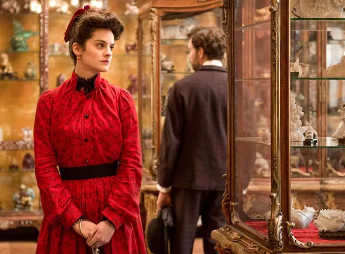 Ноэми Мерлан в фильме Куриоса