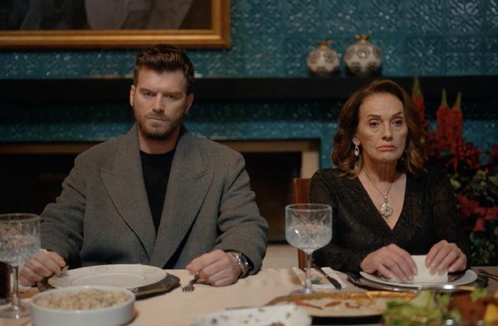 Нур Сюрер в сериале Семья