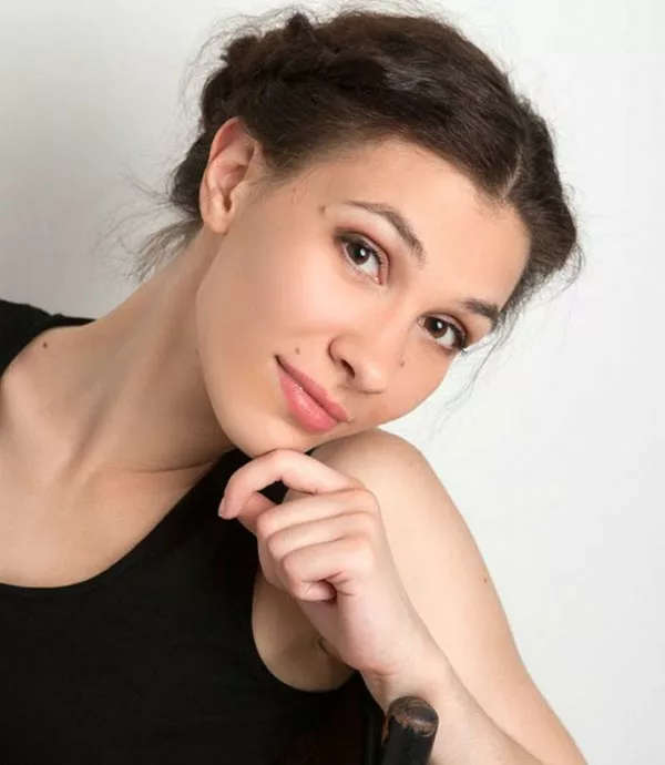 актриса Ольга Софрикова