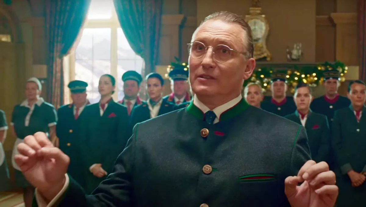 Оливер Мазуччи в фильме Дворец