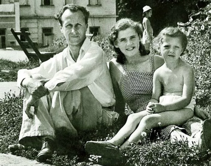 Владимир Осенев и Галина Коновалова с дочерью