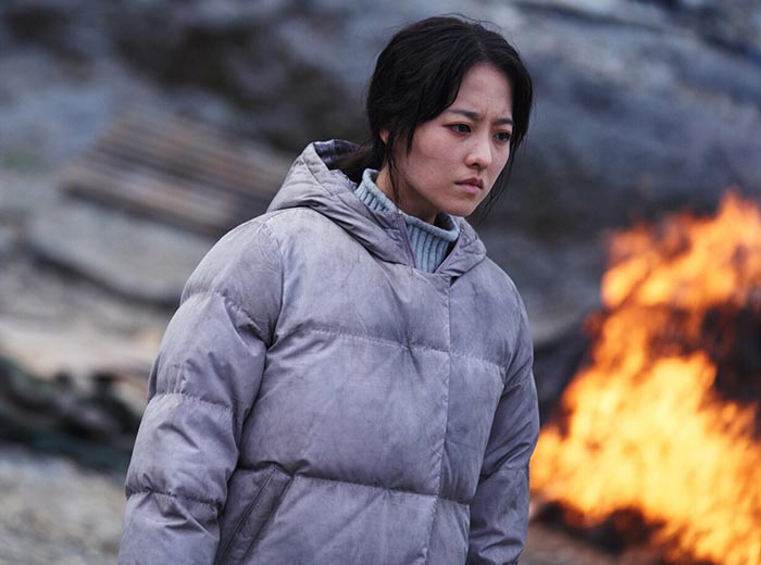 Пак Поён в фильме Выжившие Бетонная утопия