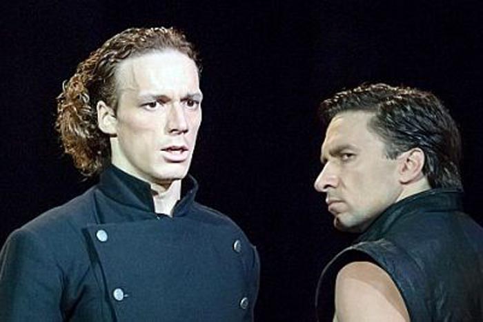 Павел Тэхэда Кардэнас в спектакле Отелло