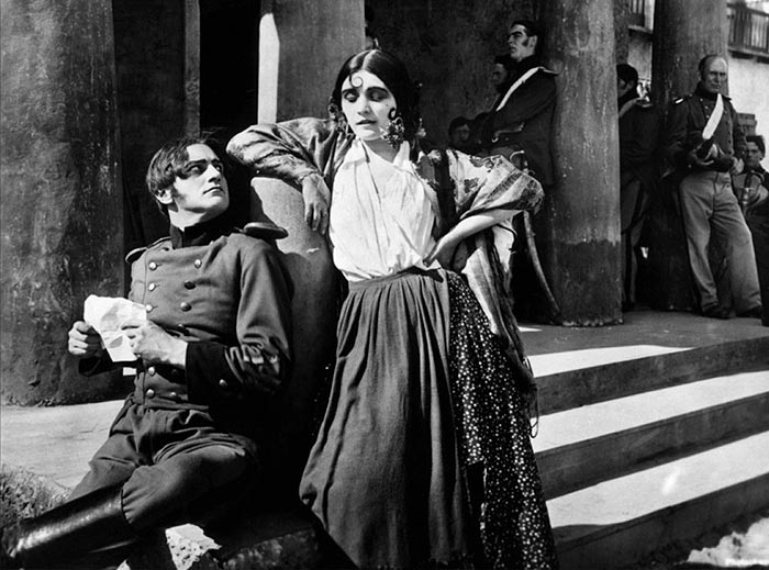 Пола Негри в фильме Кармен