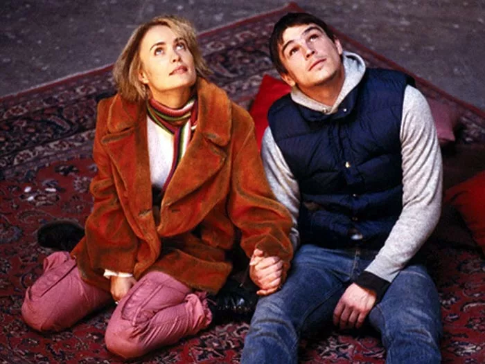 Рада Митчелл в фильме Без ума от любви