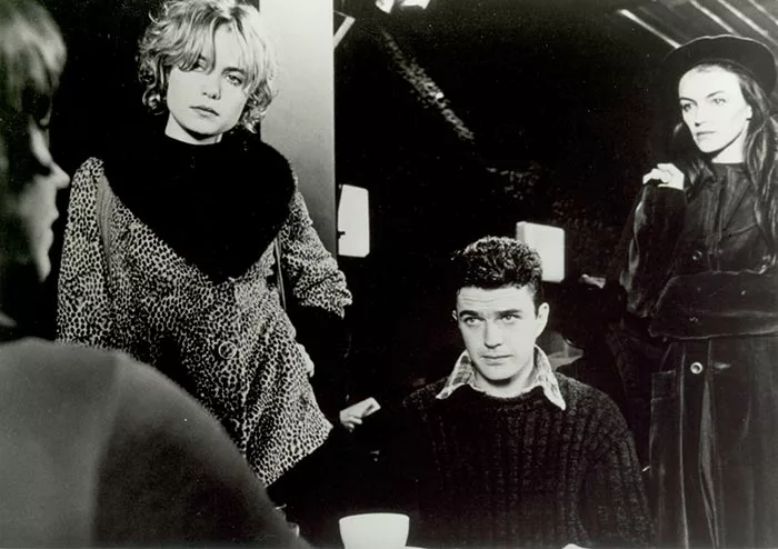 Рада Митчелл в фильме Любовь и другие катастрофы