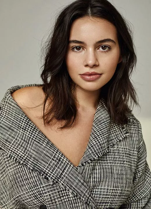 модель плюс сайз Райли Тикотин