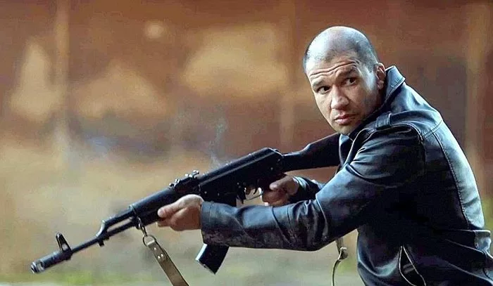 Роберто Флейтес в сериале Акула