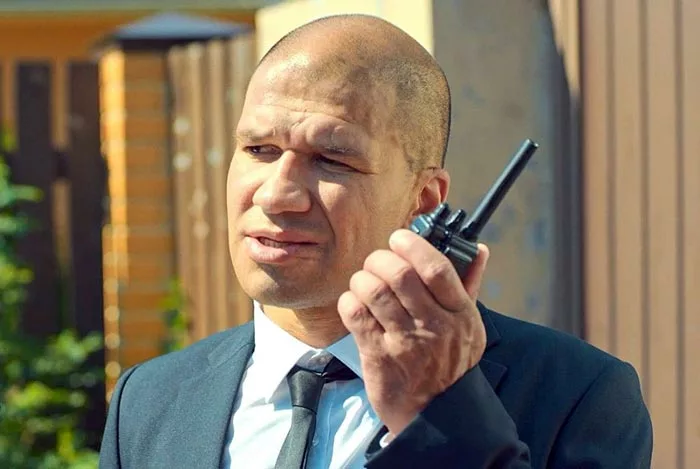 Роберто Флейтес в сериале Морские дьяволы Особое задание