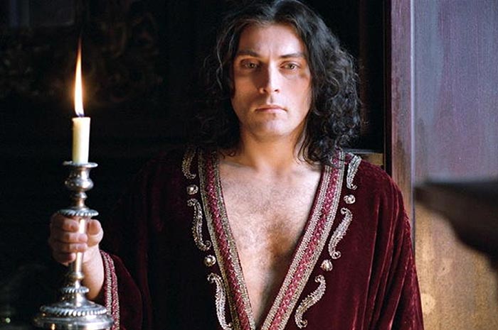 Руфус Сьюэлл в роли Карла II