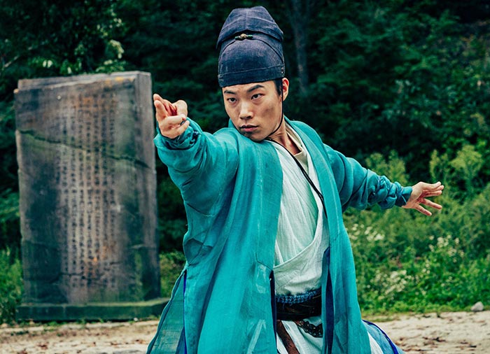 Рю Джун Ёль в фильме Пришельцы