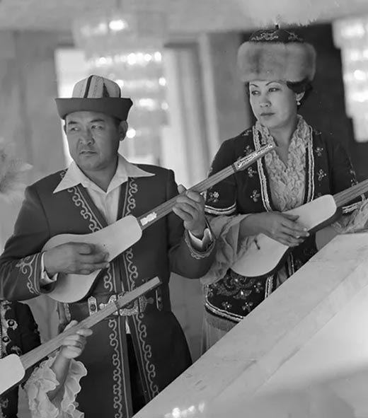 Самарбюбю Токтахунова и Чалагиз Исабаев