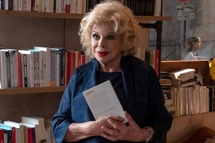 Сандра Мило в фильме Книжный в Париже