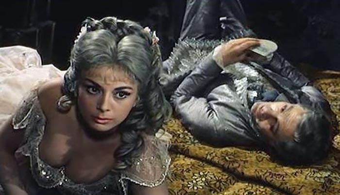 Сандра Мило в фильме Призраки Рима