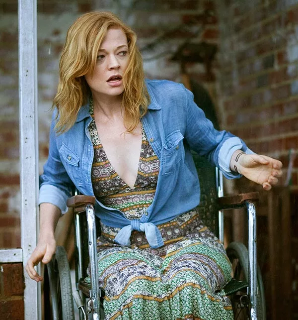 Сара Снук в фильме Джезабель