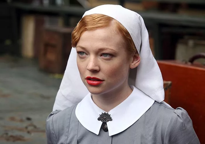 Сара Снук в фильме Сестры войны