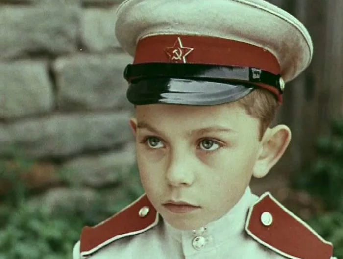 Сережа Писунов в фильме Алые погоны