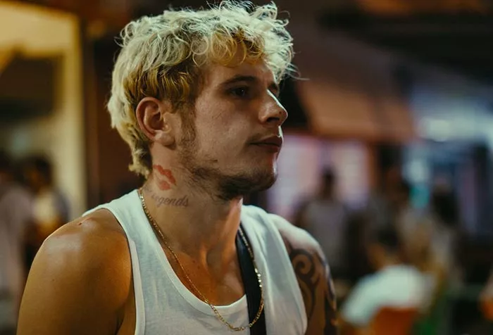 Шон Томас в фильме Как заниматься сексом