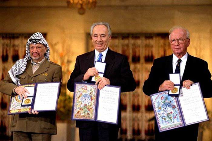 Шимон Перес, Ясир Арафат и Ицхак Рабин на вручении Нобелевской премии мира