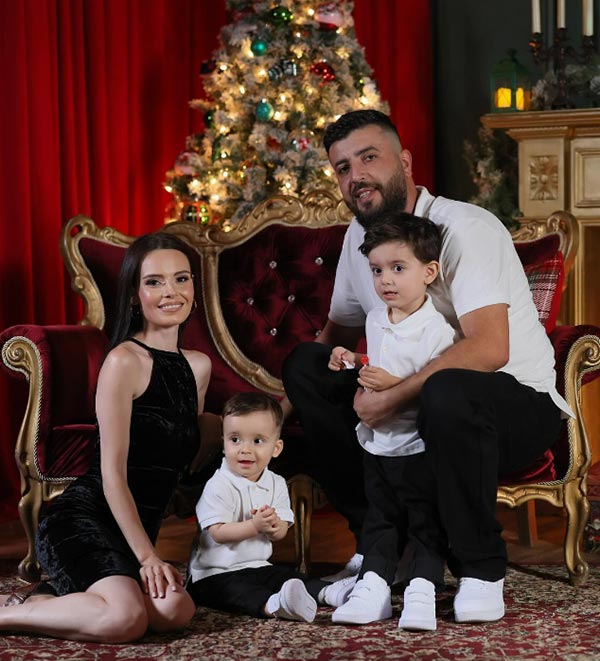 Шушанна Товмасян с мужем и сыновьями