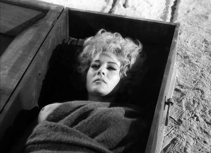 Сильвия Пиналь в фильме Симеон-пустынник