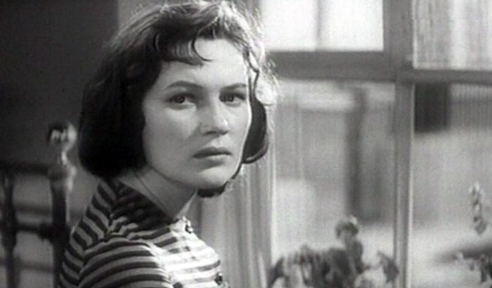 Сильвия Сергейчикова в фильме Самолёт уходит в 9