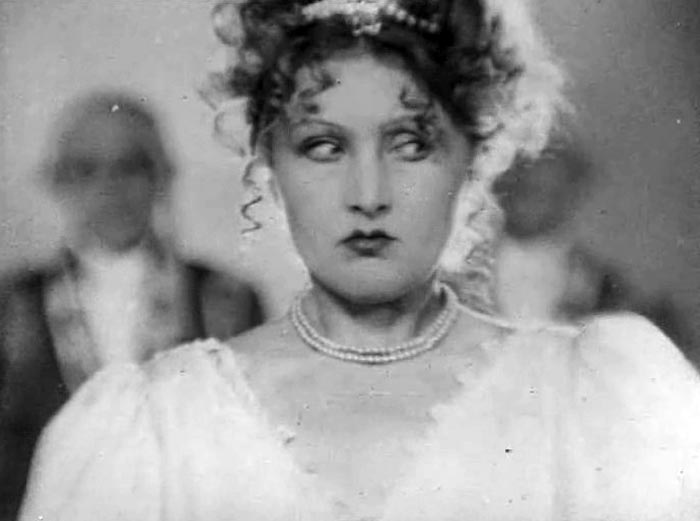 Софья Магарилл в фильме Поручик Киже