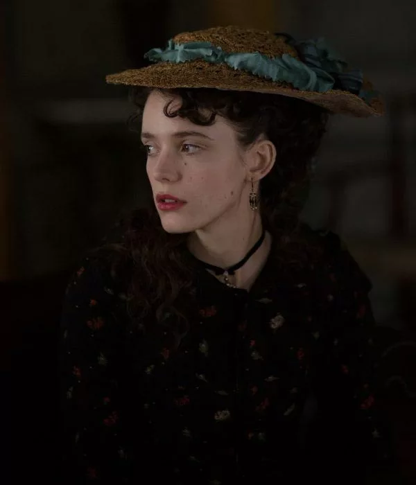 Стейси Мартин в фильме Последняя любовь Казановы