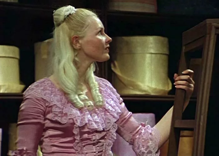 Татьяна Чекатовская в фильме Соломенная шляпка