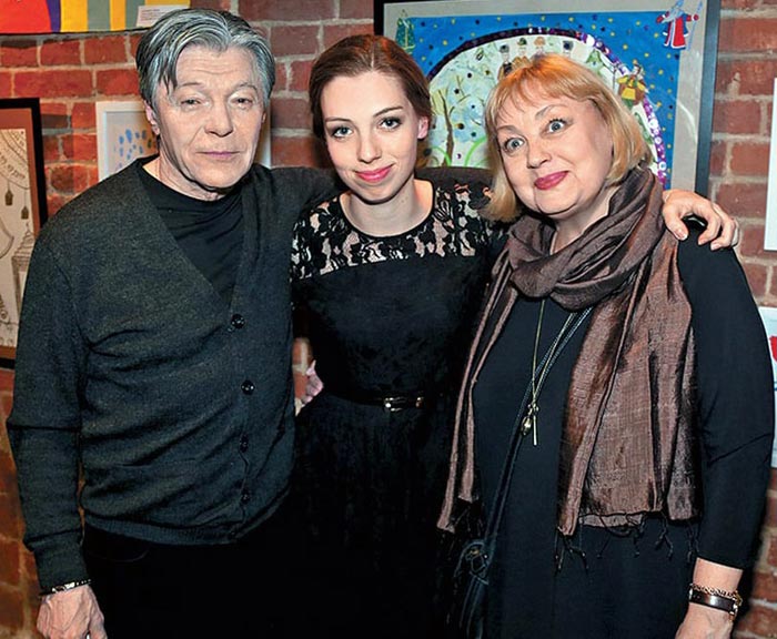 Татьяна Збруева с родителями