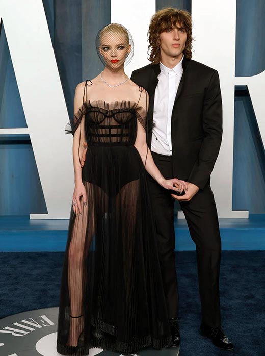 Аня Тейлор-Джой и Малкольм Макрей