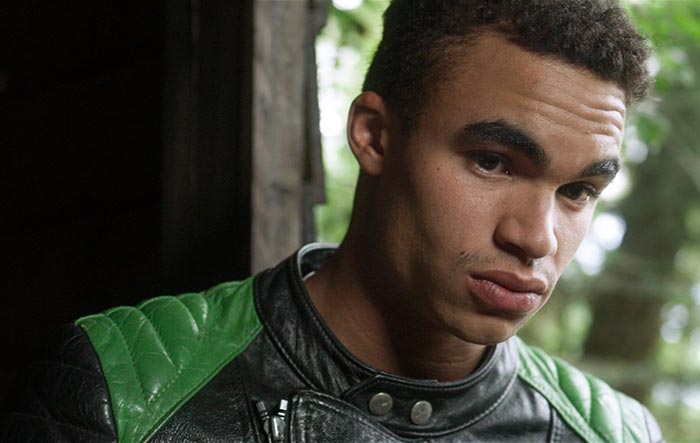 Тео Кристин в фильме Тряпичный мальчик