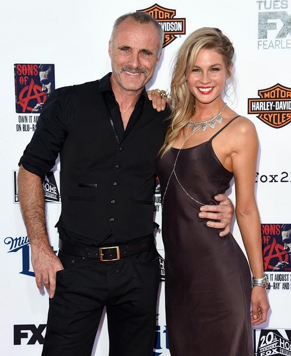 Тимоти Мерфи и жена Кэйтлин Мэнли