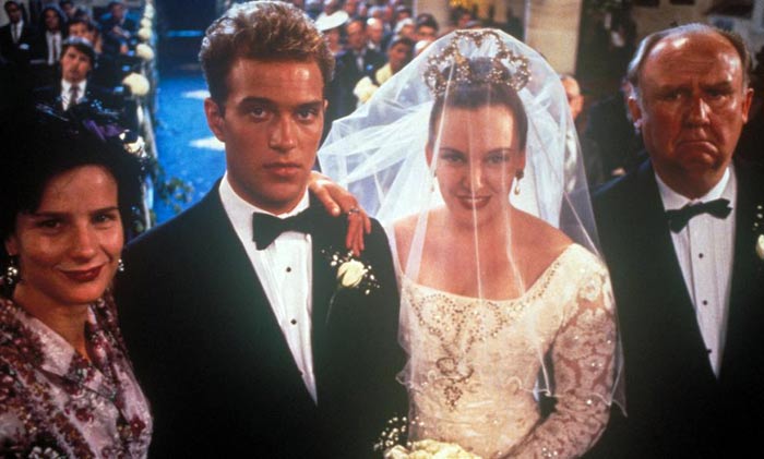 Тони Коллетт в фильме Свадьба Мюриэл