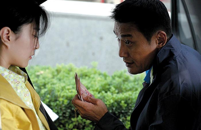 Тони Люн Ка-фай в фильме Потерянные в Пекине