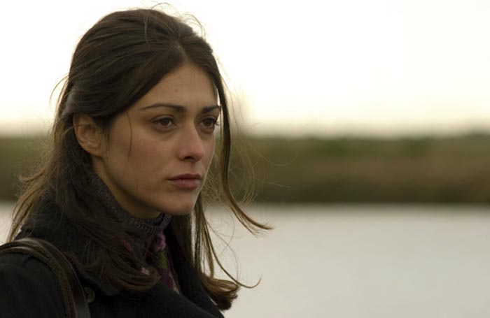 Валентина Лодовини в фильме Держать дистанцию