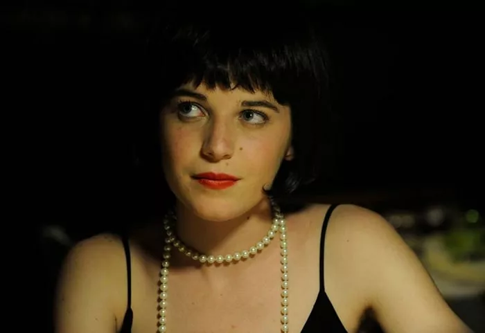 Валентина Романи в фильме Один поцелуй