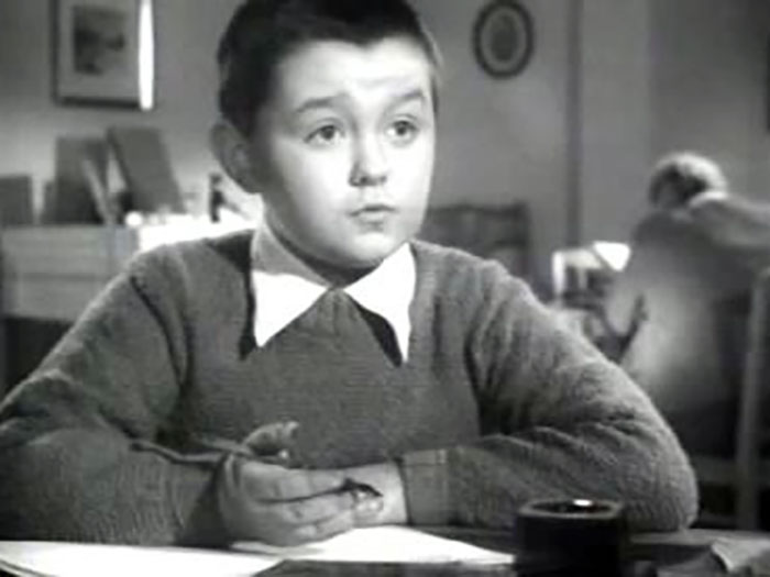 Виктор Каргопольцев в фильме Алёша Птицын вырабатывает характер