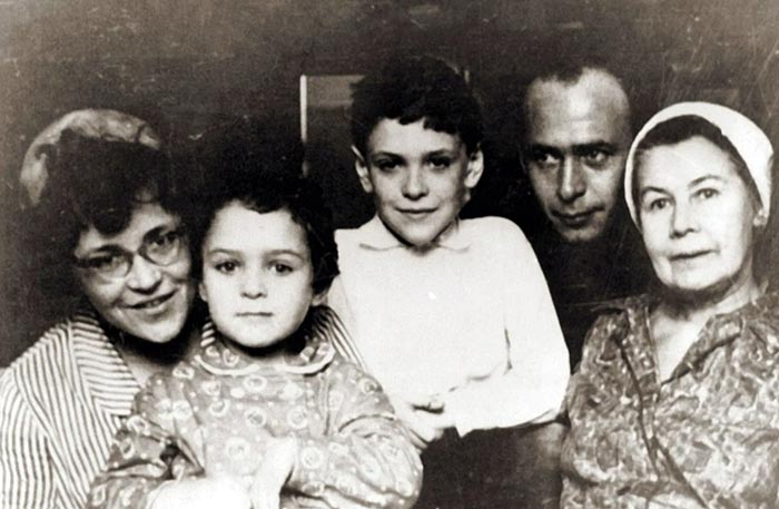 Виктор Пацаев с семьей