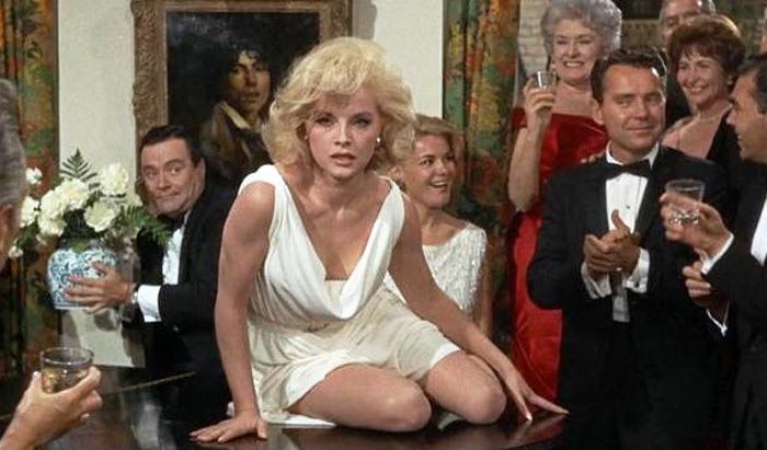 Вирна Лизи в фильме Как пришить свою женушку