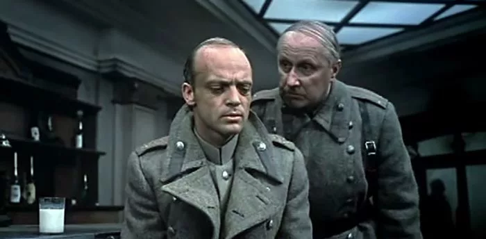 Владимир Осенев в фильме Бег