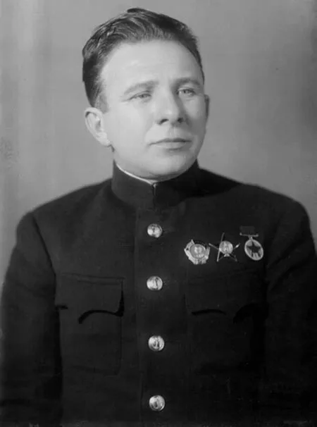 Владимир Трибуц в молодости