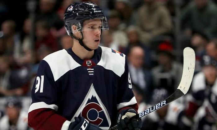 хоккеист Владислав Каменев