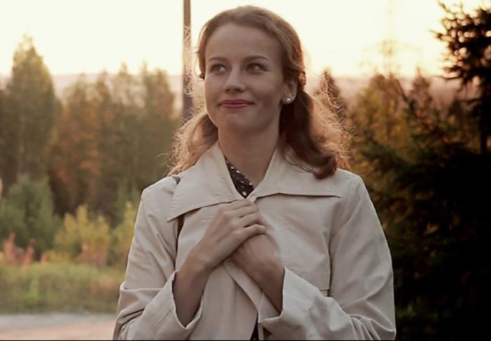 Юлия Разумовская в фильме Вон бежит собака