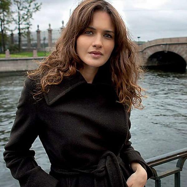 актриса Юлия Юдинцева