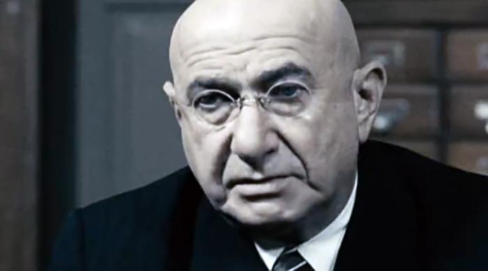 Юлиан Малакянц в сериале Жизнь и судьба