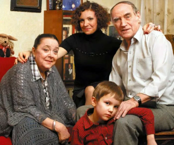 Юрий Лазарев жена дочь внук